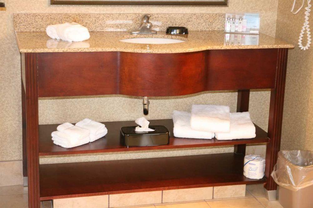 Hampton Inn & Suites Toledo-Perrysburg Rossford Room photo