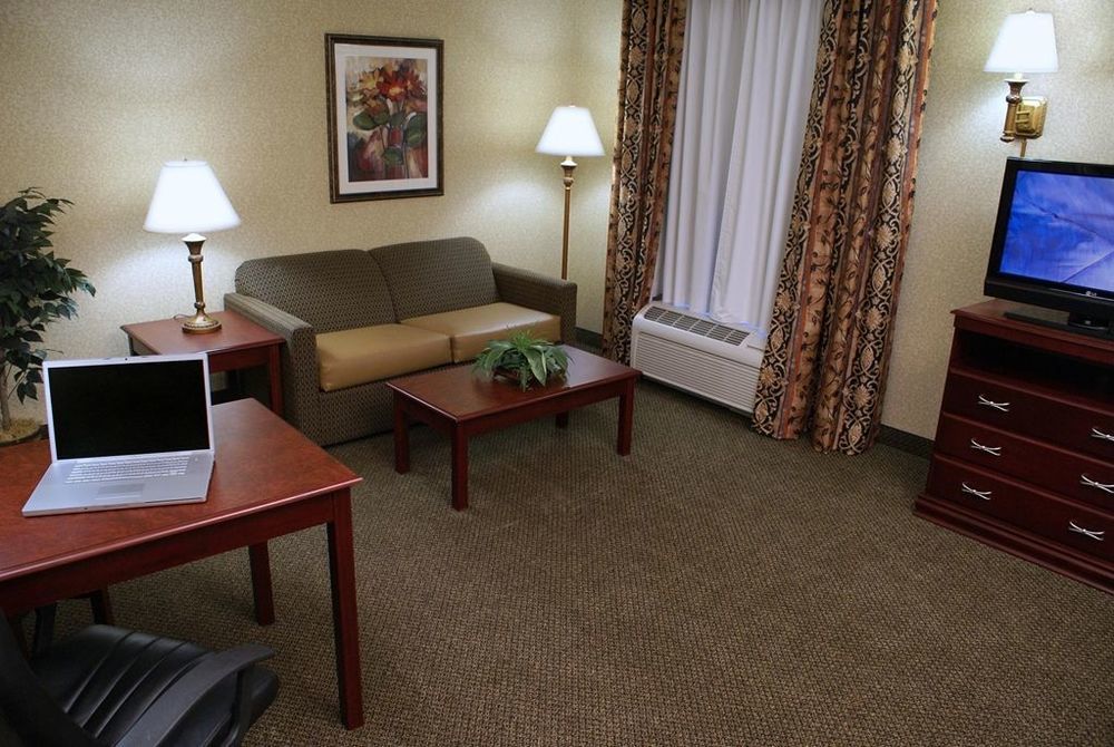 Hampton Inn & Suites Toledo-Perrysburg Rossford Room photo