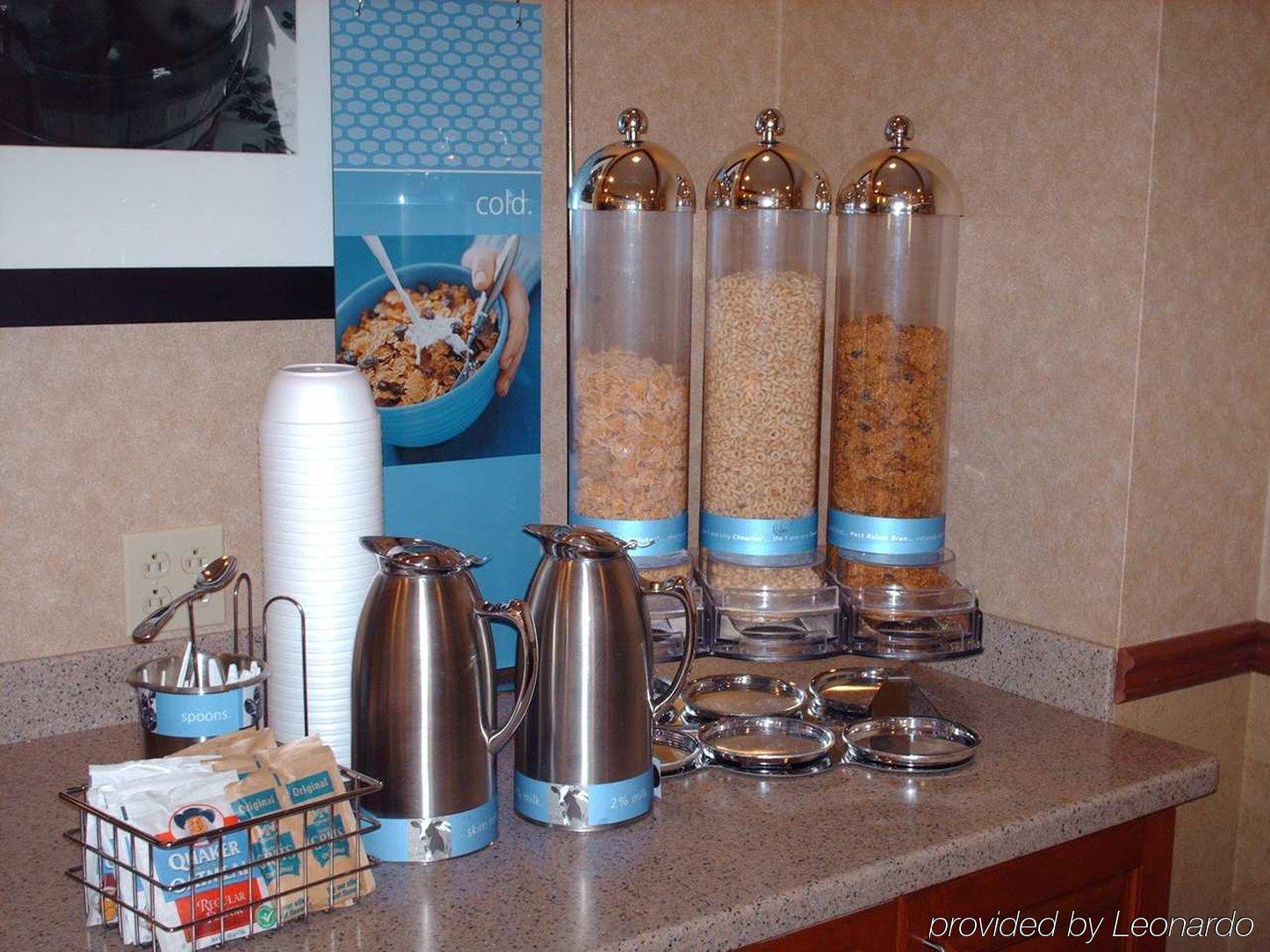 Hampton Inn & Suites Toledo-Perrysburg Rossford Restaurant photo