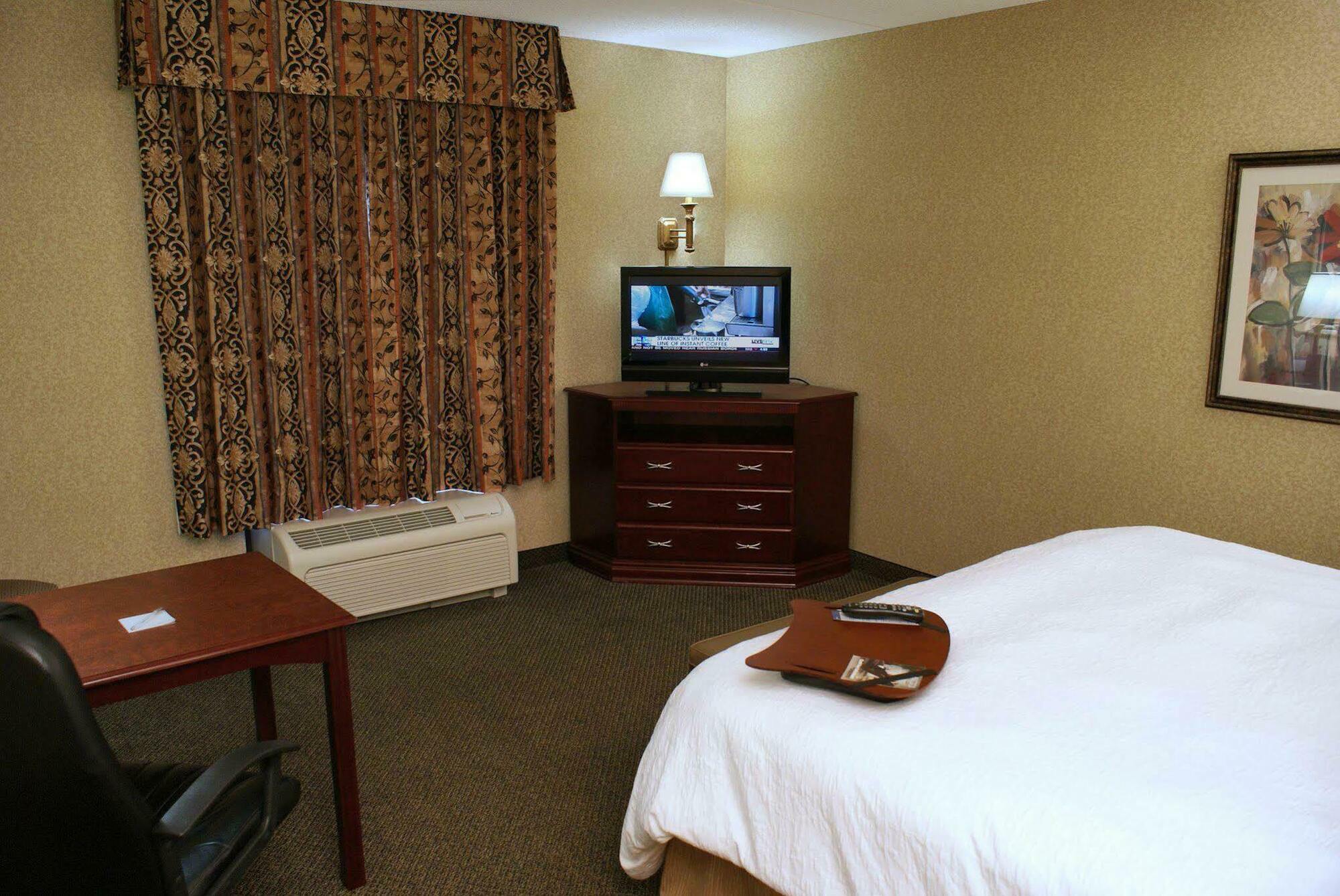 Hampton Inn & Suites Toledo-Perrysburg Rossford Room photo